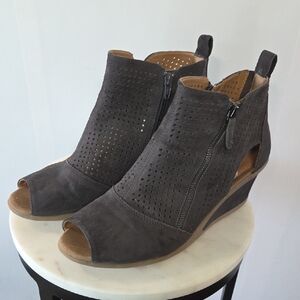Earth Dark Gray Suede Peep-Toe Wedge Booties Size 12